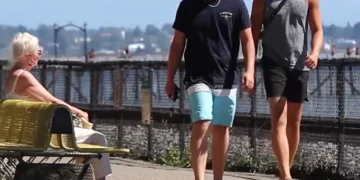 jump rope prank video surprising people in public park