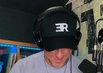 1989 DJ mix video featuring a retro DJ mixing iconic 80s music hits with vibrant neon lights